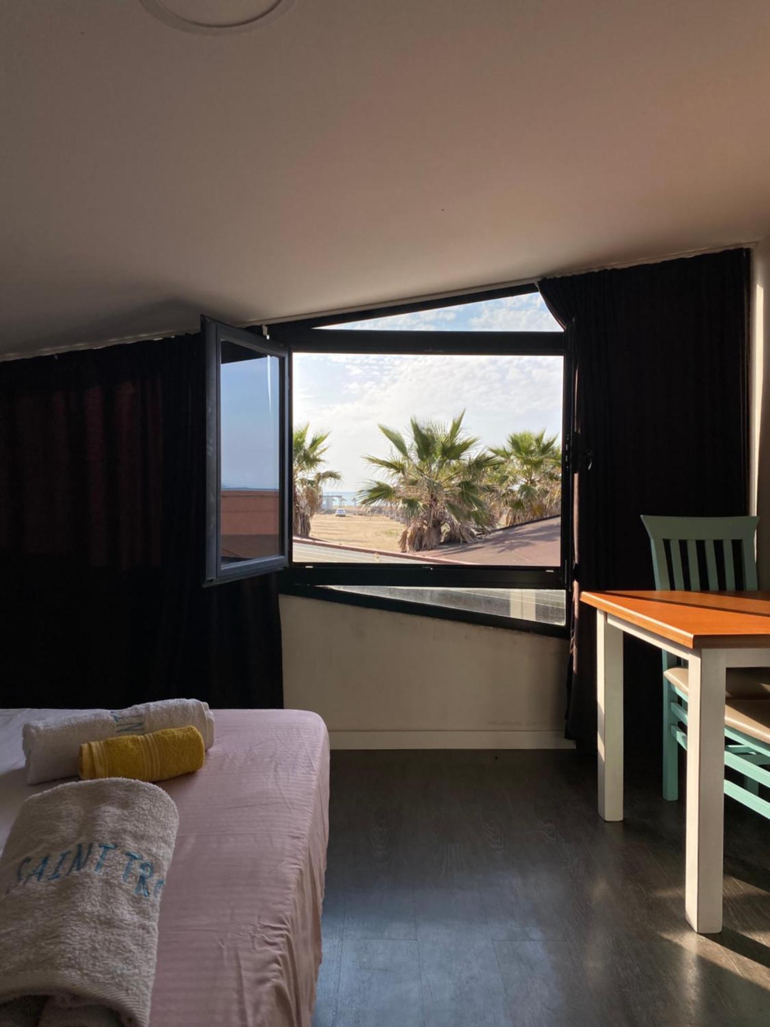 Hotel Saint Tropez Durres Bisht Kamez Esterno foto