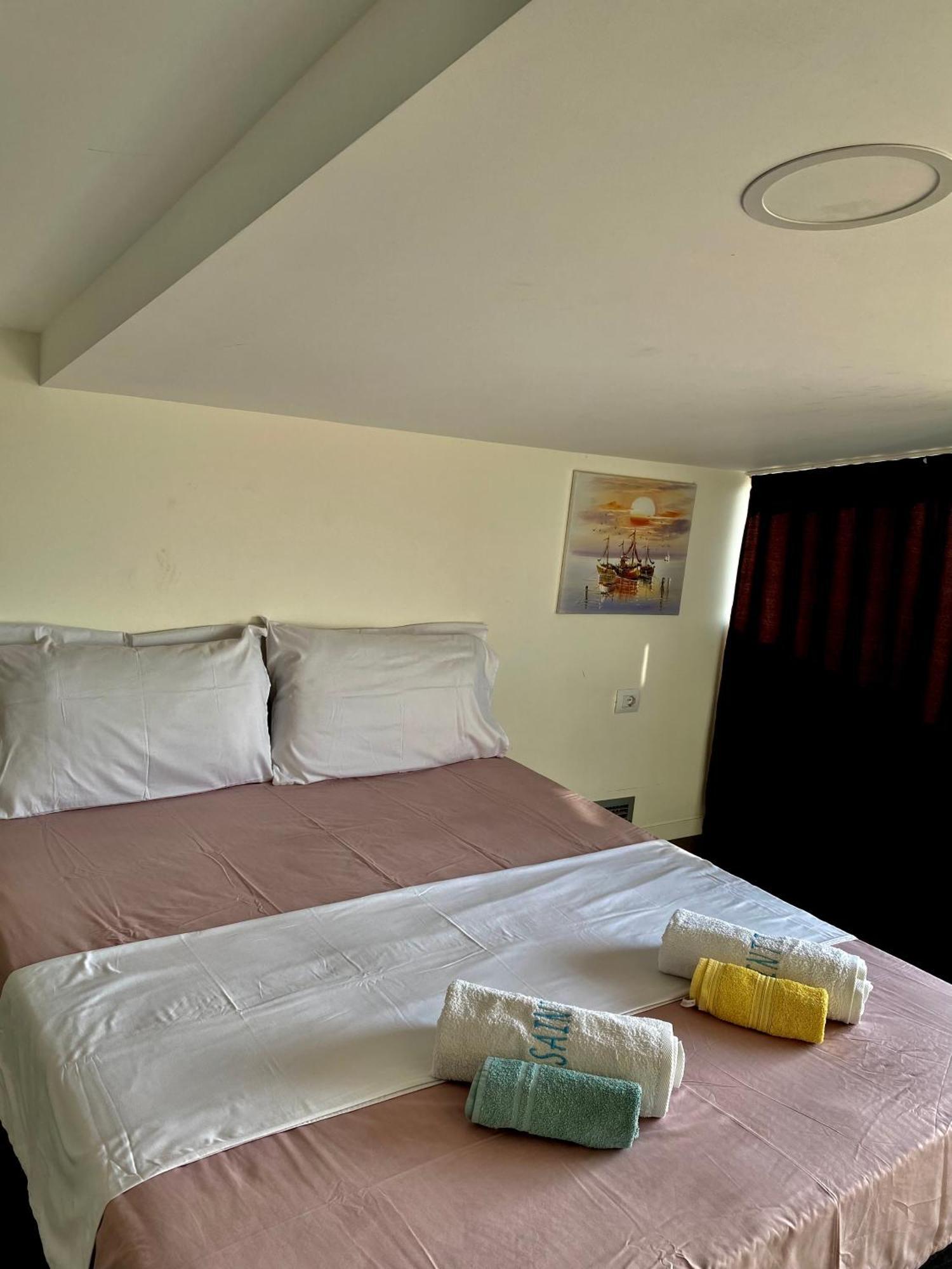 Hotel Saint Tropez Durres Bisht Kamez Esterno foto