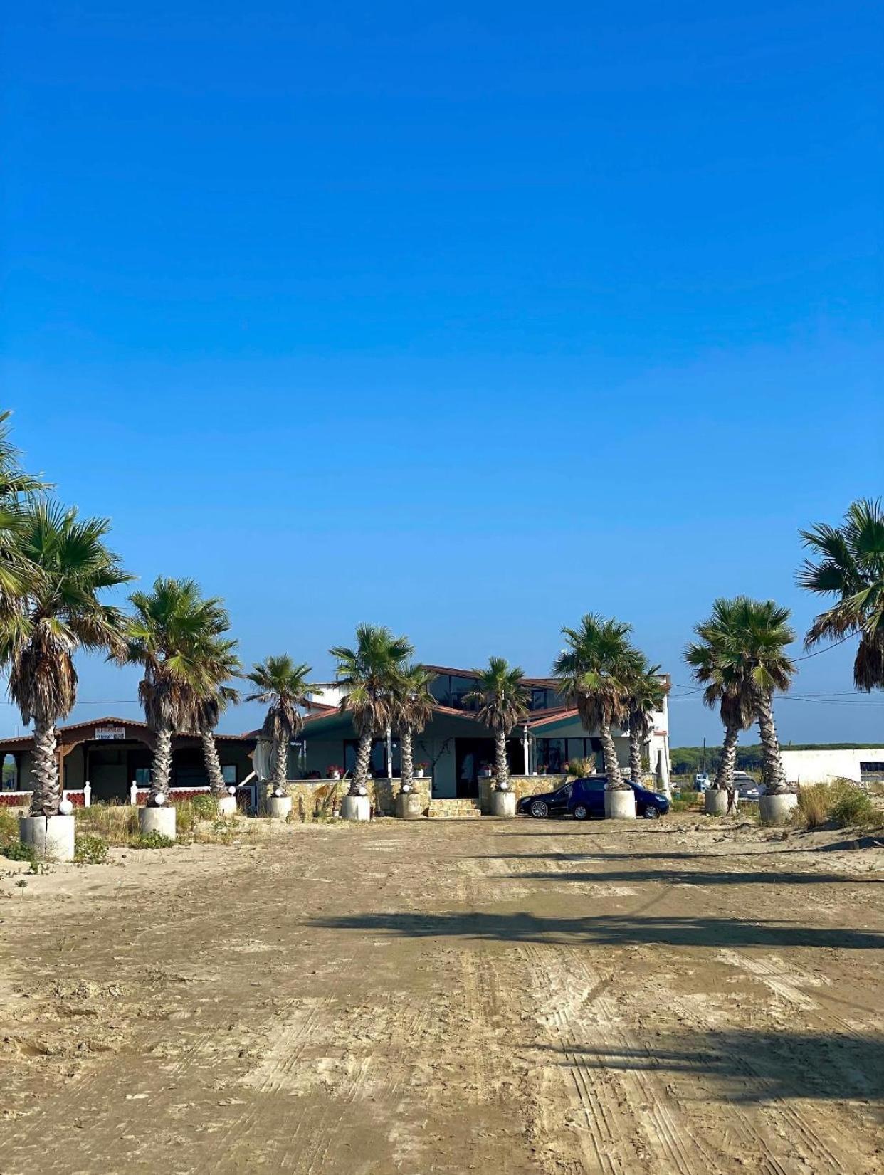 Hotel Saint Tropez Durres Bisht Kamez Esterno foto
