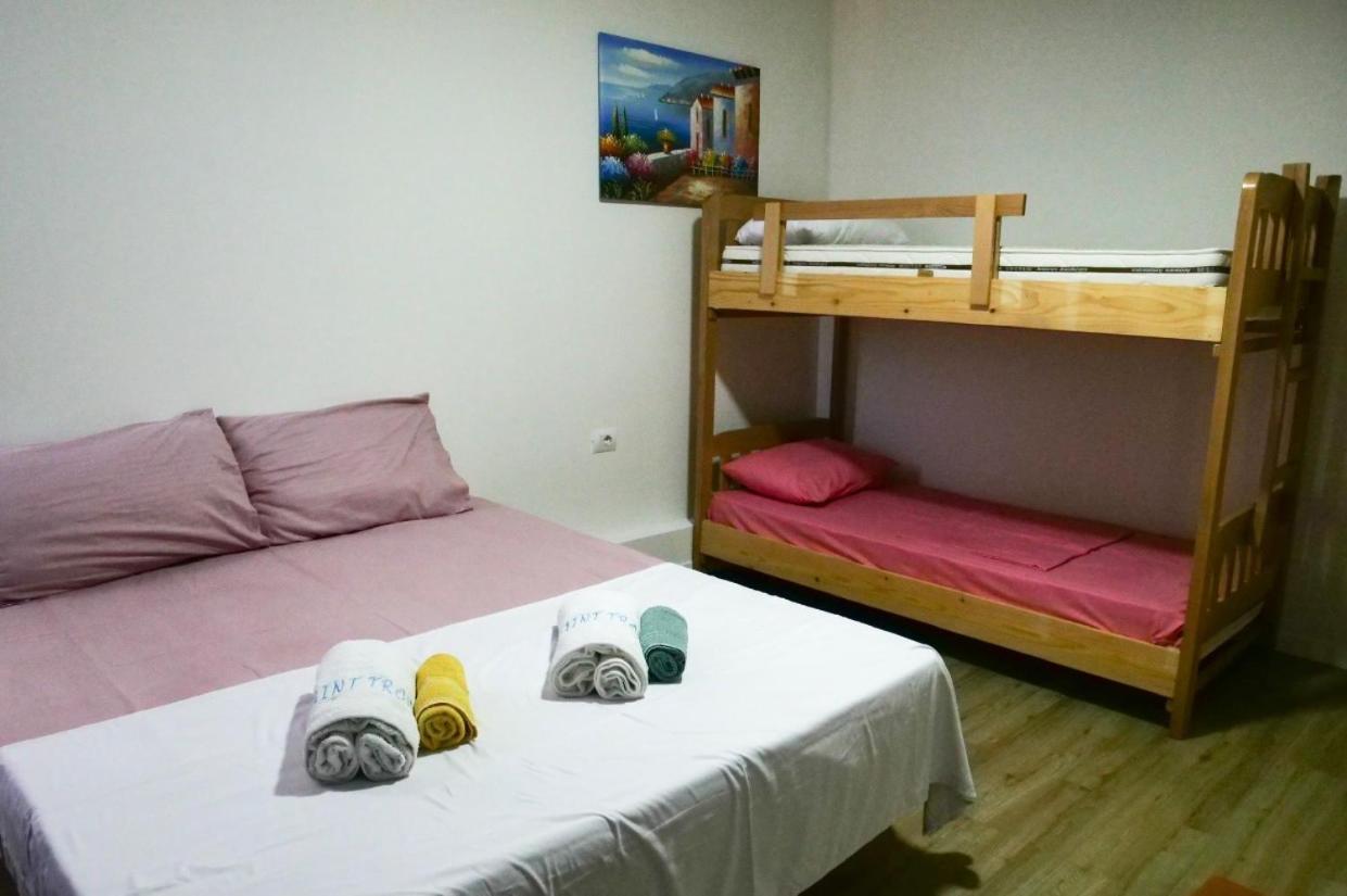 Hotel Saint Tropez Durres Bisht Kamez Esterno foto
