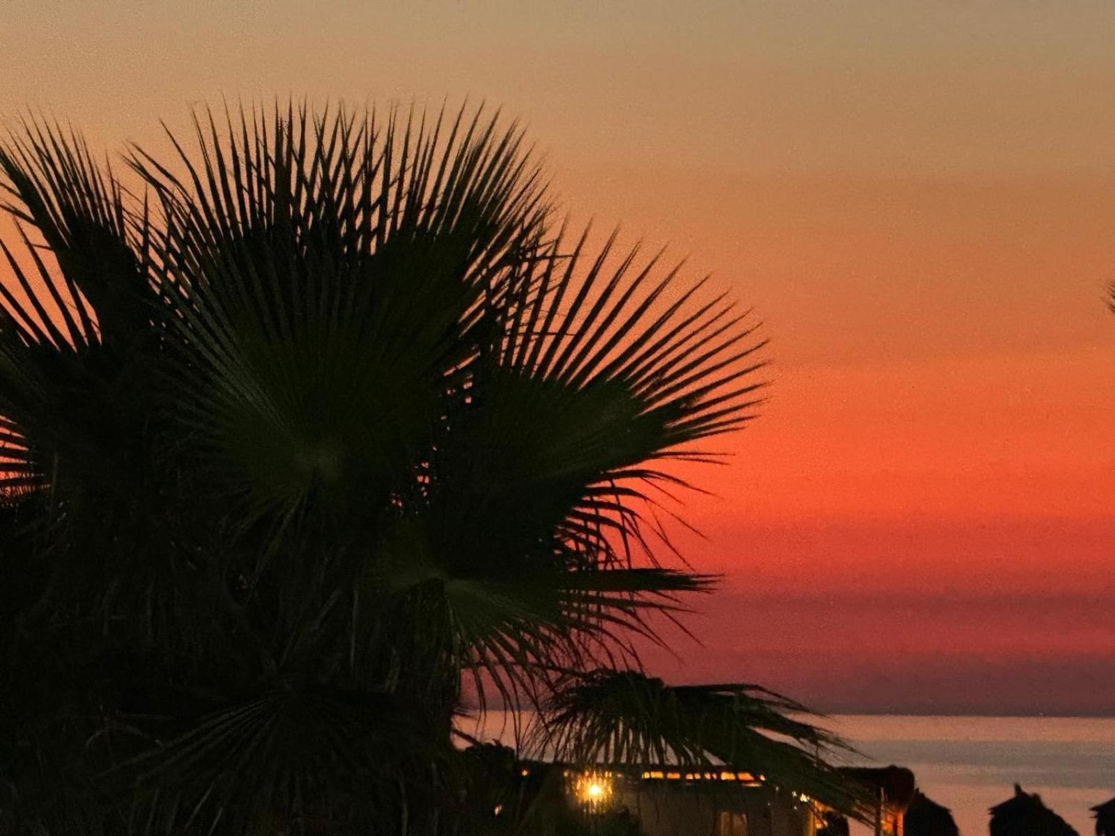 Hotel Saint Tropez Durres Bisht Kamez Esterno foto
