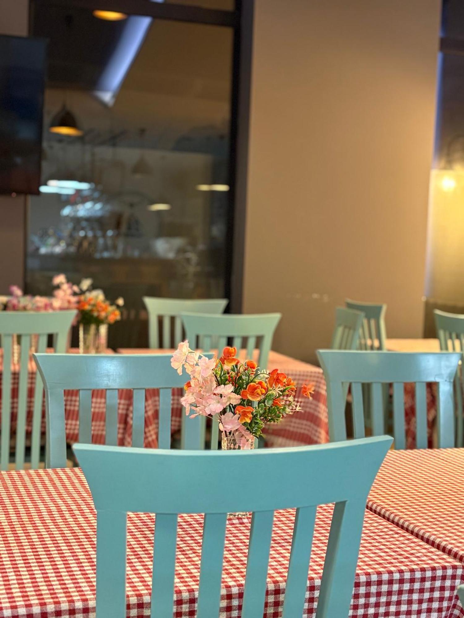 Hotel Saint Tropez Durres Bisht Kamez Esterno foto