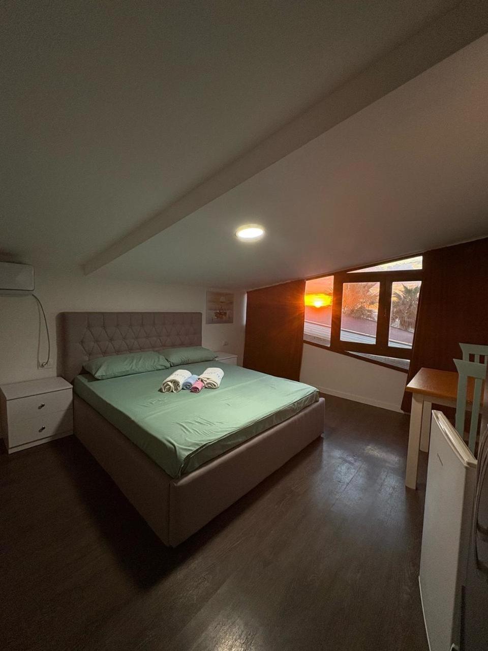 Hotel Saint Tropez Durres Bisht Kamez Esterno foto
