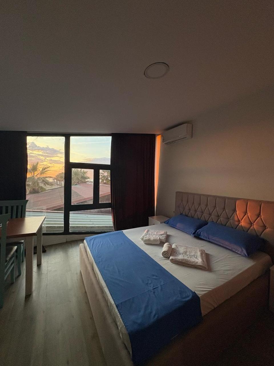 Hotel Saint Tropez Durres Bisht Kamez Esterno foto