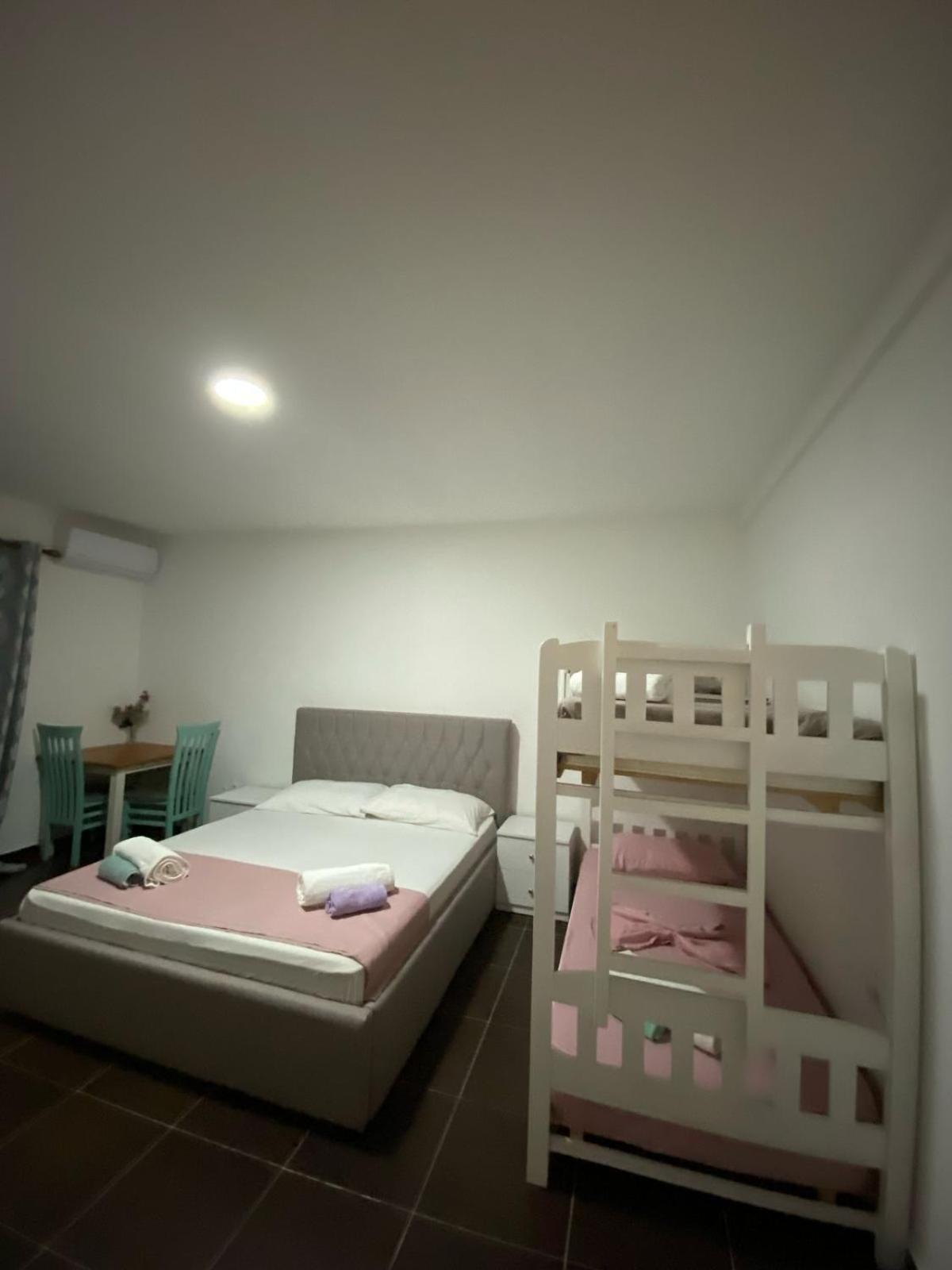 Hotel Saint Tropez Durres Bisht Kamez Esterno foto